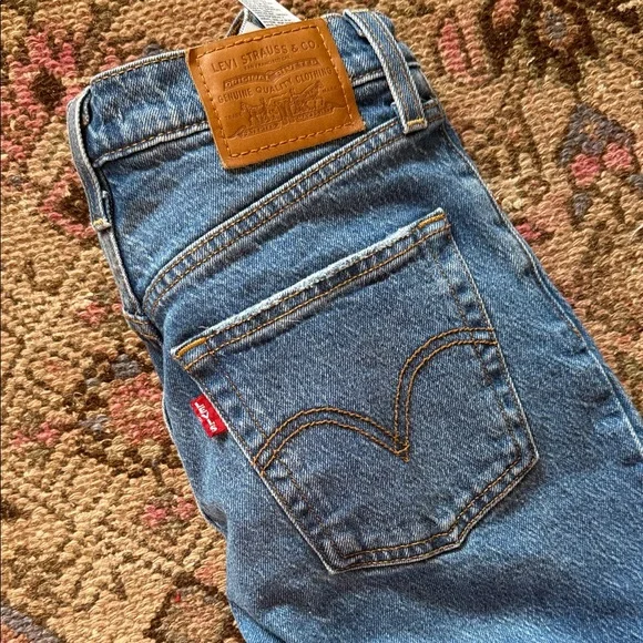 Levi's High Rise Blue Jeans - Picture 3 of 4